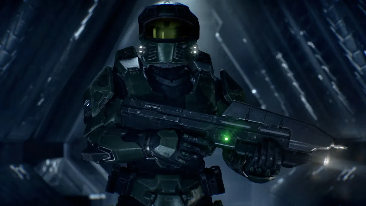 Master Chief carries an assault rifle inside a dark metallic structure in Halo: Campaign Evolved.