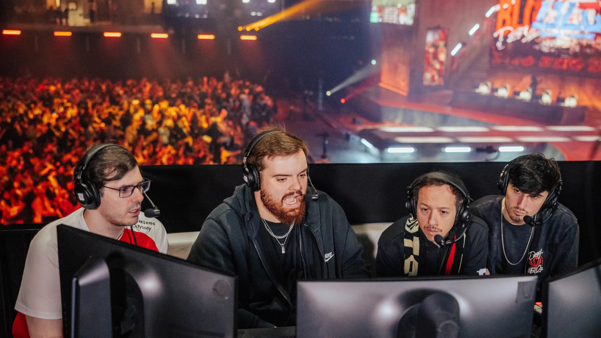 Ibai Llanos and three commentators watching an esports match from the broadcast desk