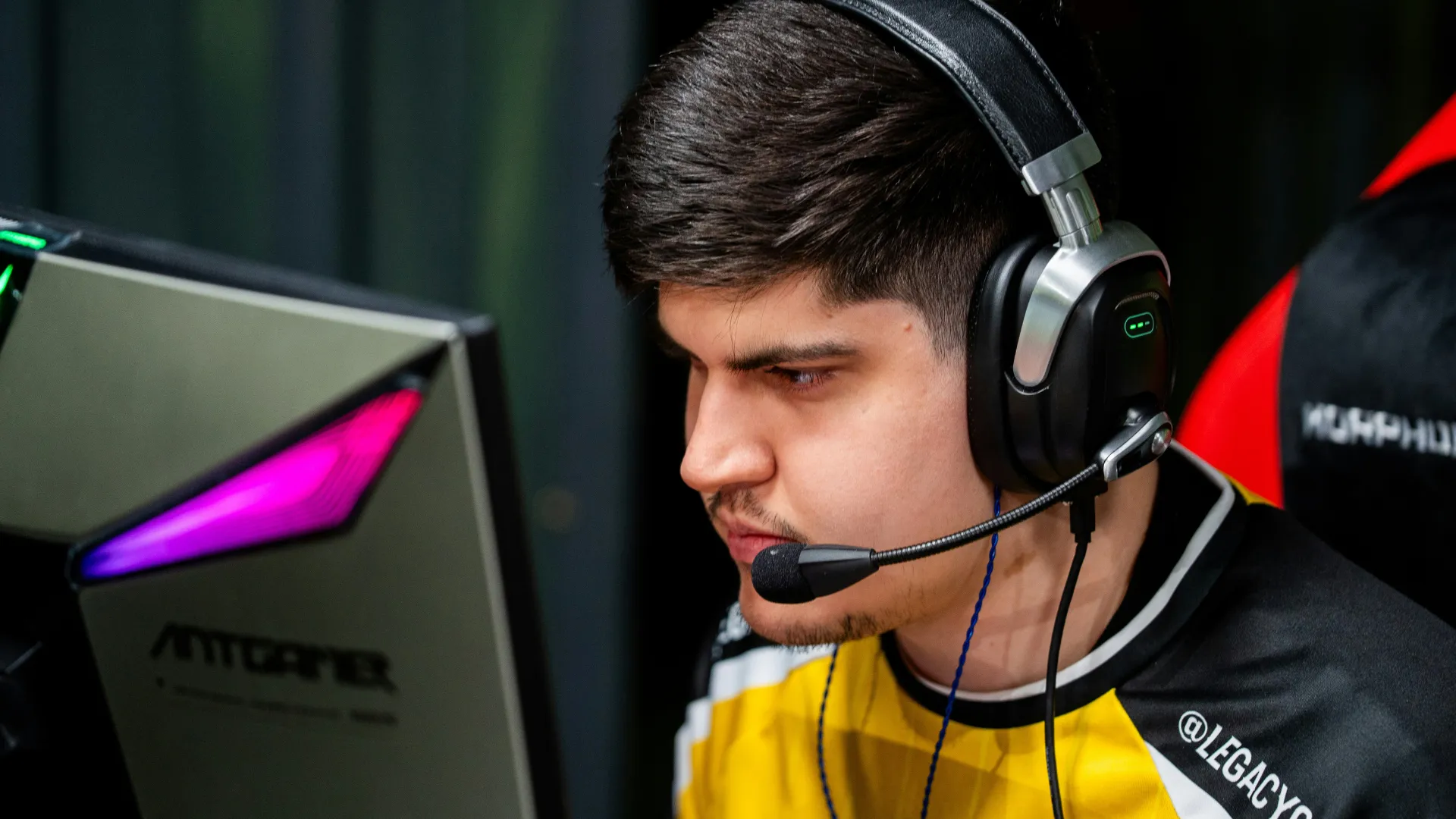 Legacy player competing during FISSURE Playground 3 in Suzhou