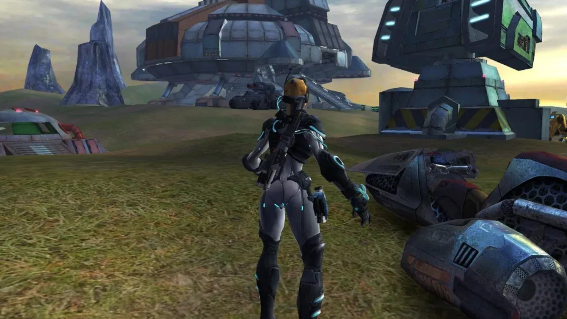 Nova stands outside a Terran facility in gameplay from the canceled StarCraft: Ghost