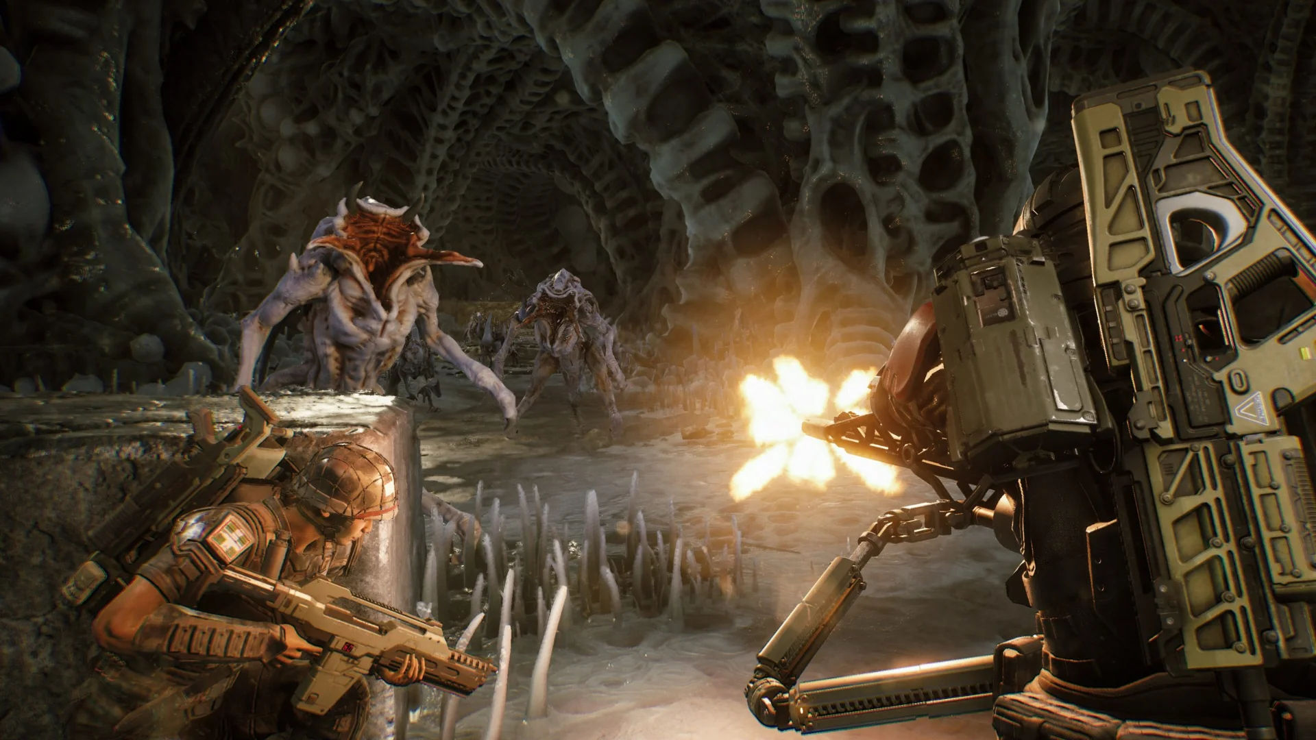 Aliens: Fireteam Elite Marines fighting Xenomorphs in a cave