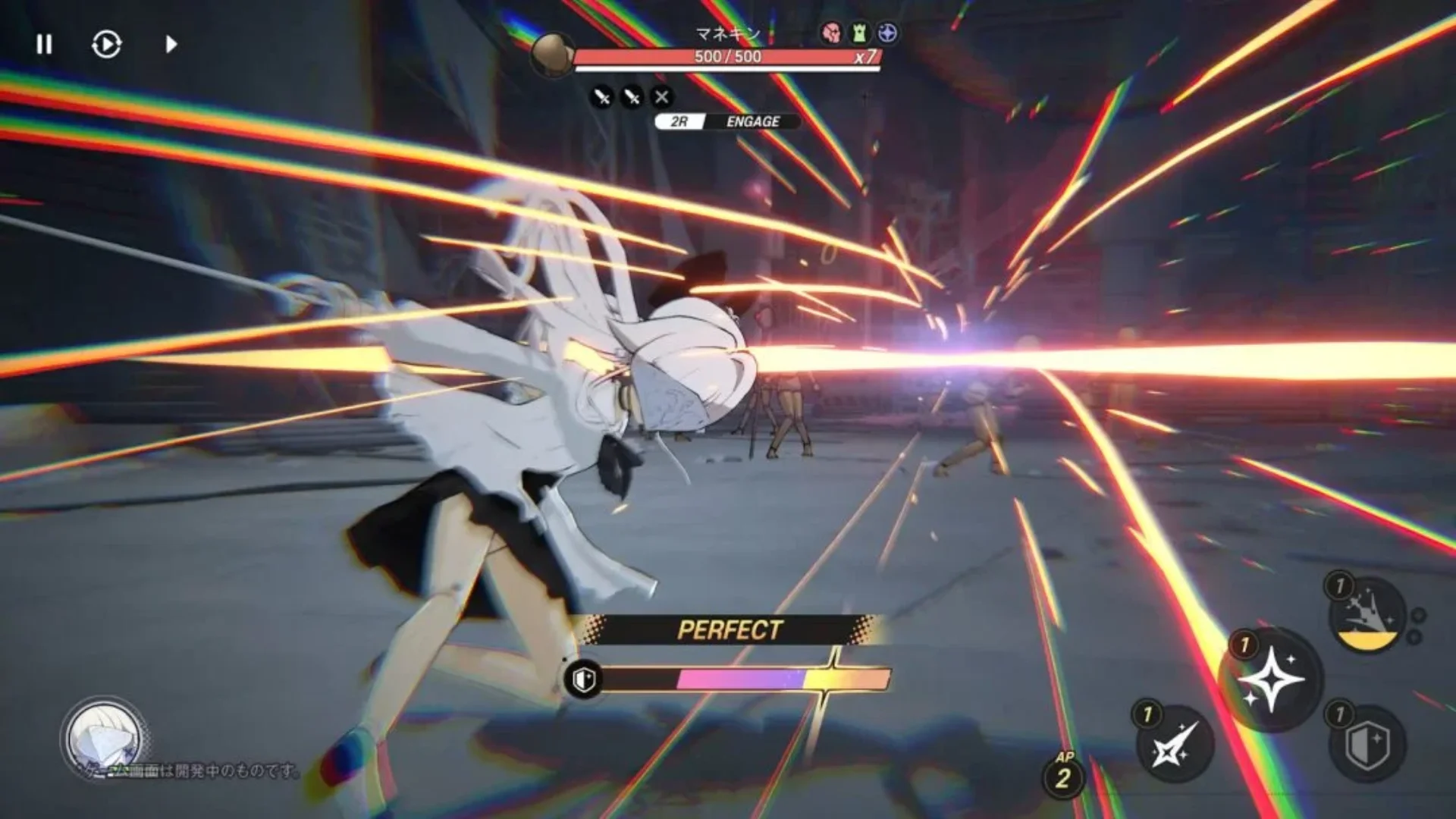 Astrae Oratio gameplay shows a white-haired character timing an attack during a fast-paced combat encounter.