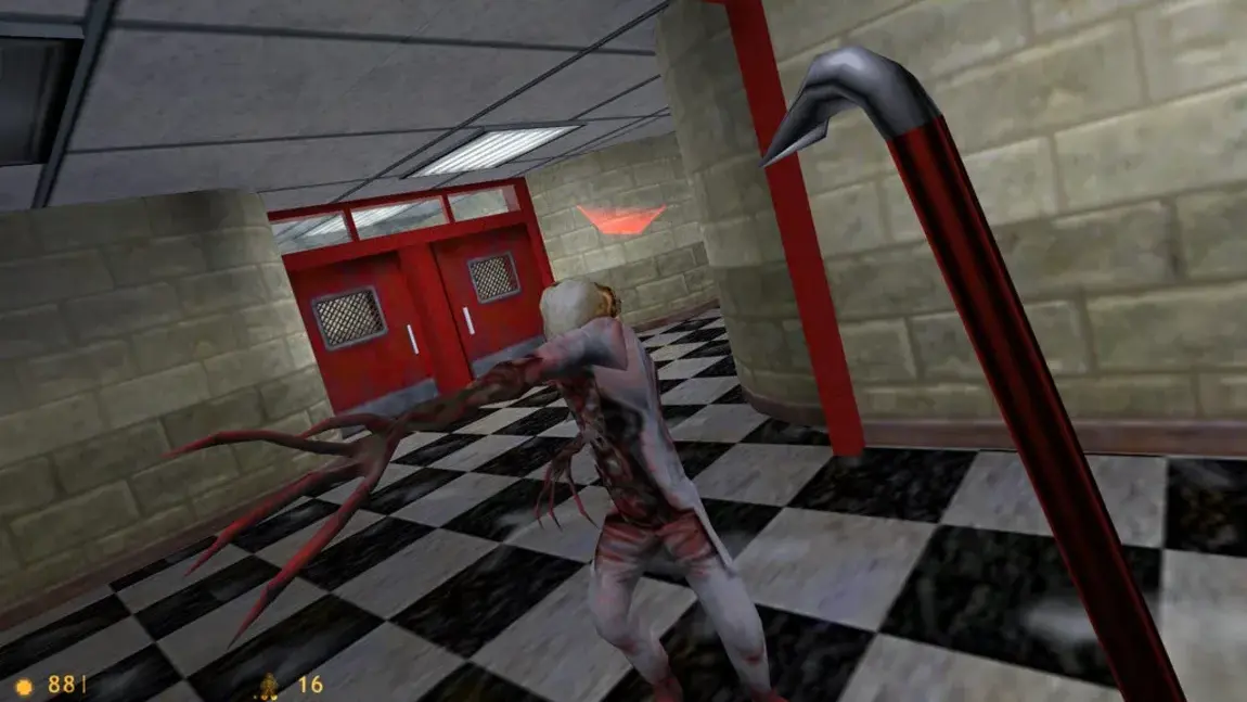 Half-Life gameplay showing Gordon Freeman fighting a mutated scientist with a crowbar