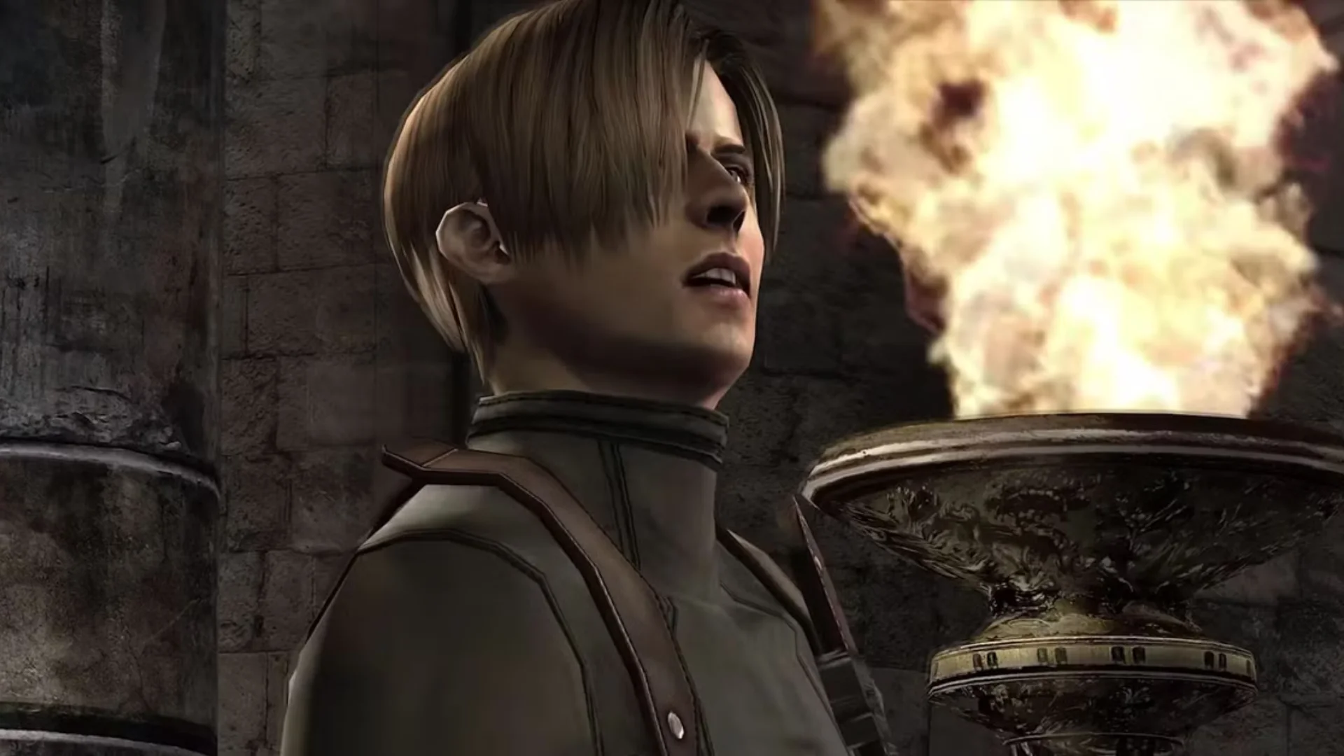 Leon S. Kennedy stands beside a flaming brazier inside the castle in Resident Evil 4 Remake.