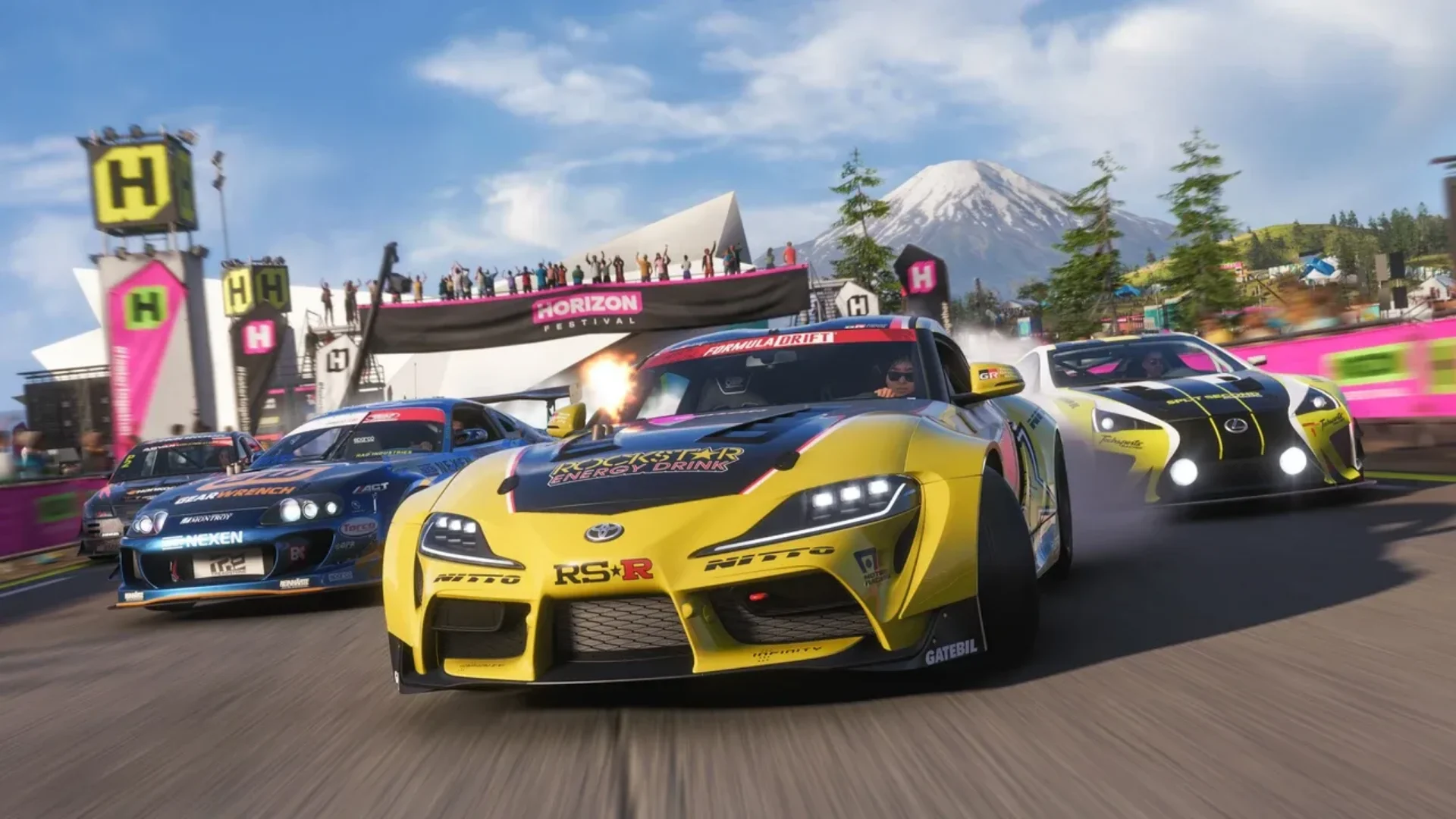 Sports cars racing at the Horizon Festival in Forza Horizon 6 with Mount Fuji in the background